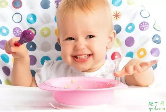 小孩幾個月可以訓練獨立吃飯 怎么訓練小孩獨立吃飯3